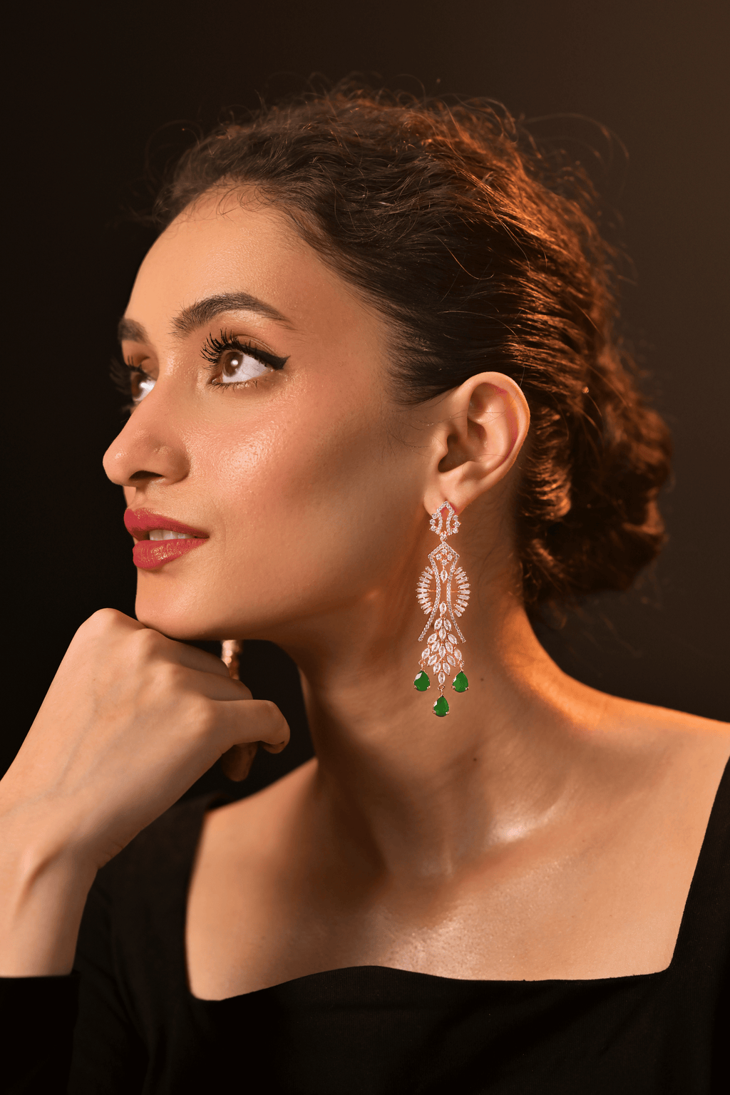 Verdant Éclat Chandelier Earrings
